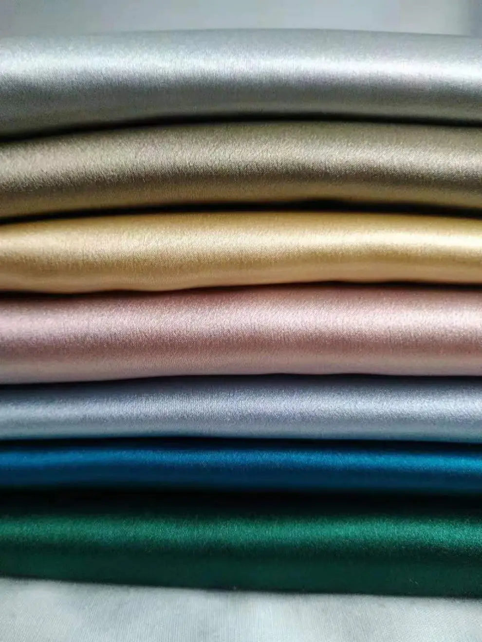 Silk silky stain pillowcase silky pillowcase natural silk pillowcase mulberry silk pillow case standard queen.  Most Availablity is for Queen size in Cherry PINK, Standard size in Champagne then Black Standard.  Then....White