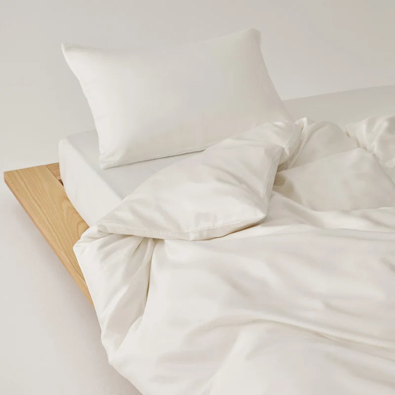 Simple 100% Lyocell Bedding Set,  Solid Colors,  Soft,  Skin-friendly Queen Duvet Cover Set with Sheets  of Natural Plant Fibre on Duvet Cover