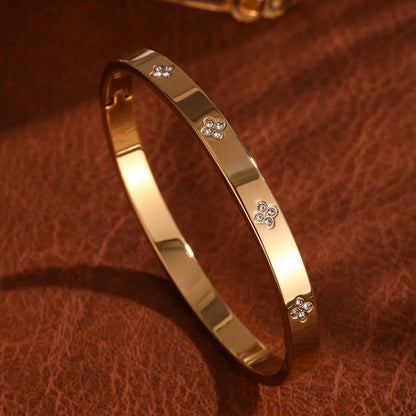Elegant Stainless Steel Bracelet With Zircon,  Four-Leaf Clover Design, Hollow Detail, Fashion Accessory For Small Wrist.  HAPPY MOTHERS DAY!!!