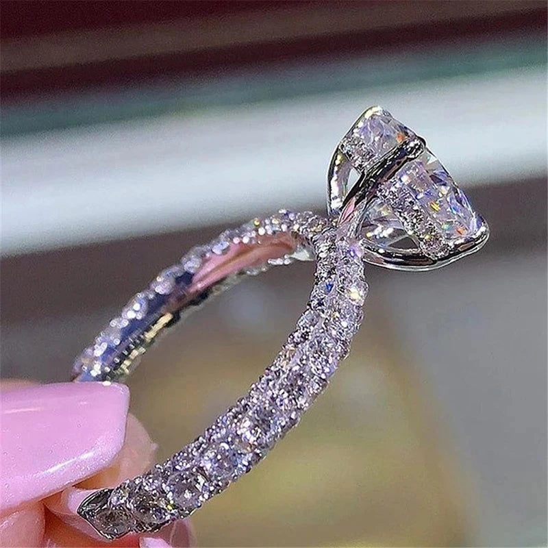 Exquisite Fashion Silver Color Engagement Rings for Women. White Zircon Stones  in Ring.For occasions such as Anniversary Wedding Gifts, MOTHERS DAY