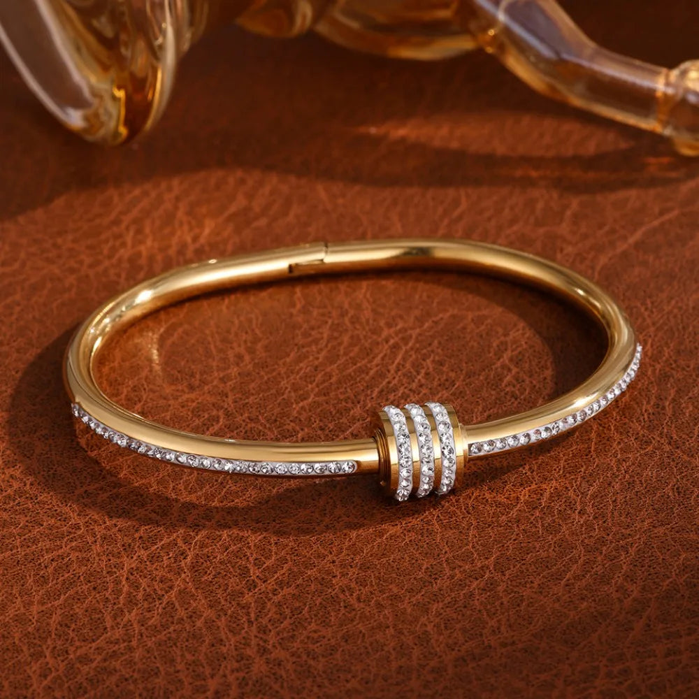 Elegant Stainless Steel Bracelet With Zircon,  Four-Leaf Clover Design, Hollow Detail, Fashion Accessory For Small Wrist.  HAPPY MOTHERS DAY!!!
