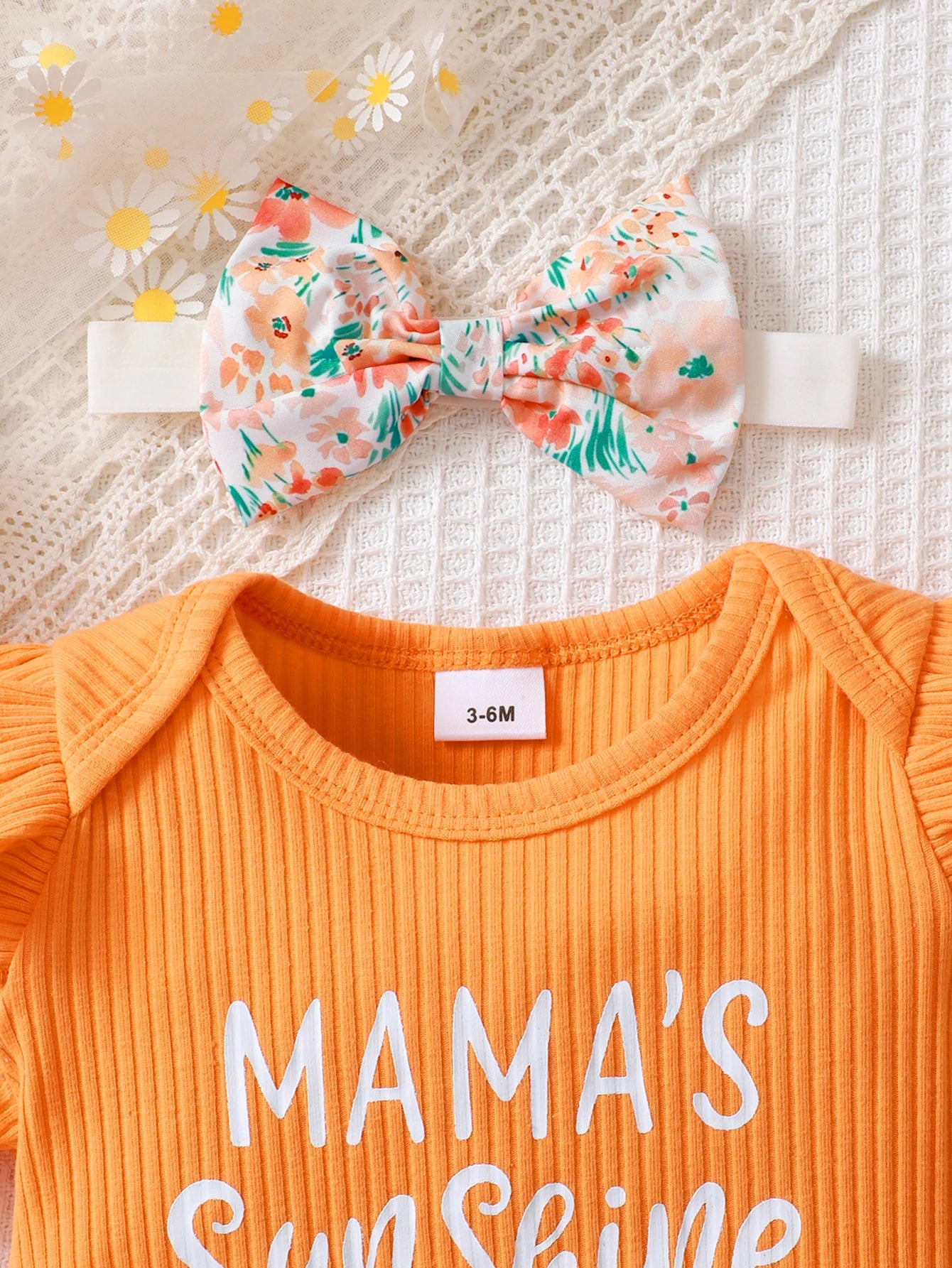 0-2  for Newborn Baby Girl.   Summer Cotton, Short Sleeved including Headband, Top With Letters  Printed, Shorts and  Bow, Three Piece Set