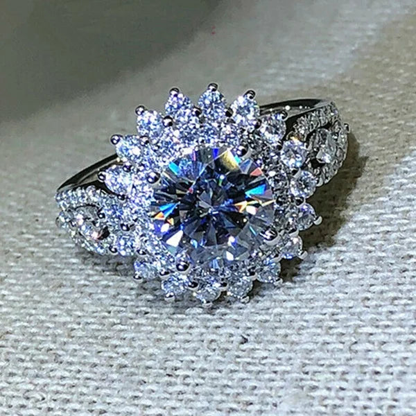 Exquisite Fashion Silver Color Engagement Rings for Women. White Zircon Stones  in Ring.For occasions such as Anniversary Wedding Gifts, MOTHERS DAY