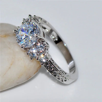 Exquisite Fashion Silver Color Engagement Rings for Women. White Zircon Stones  in Ring.For occasions such as Anniversary Wedding Gifts, MOTHERS DAY