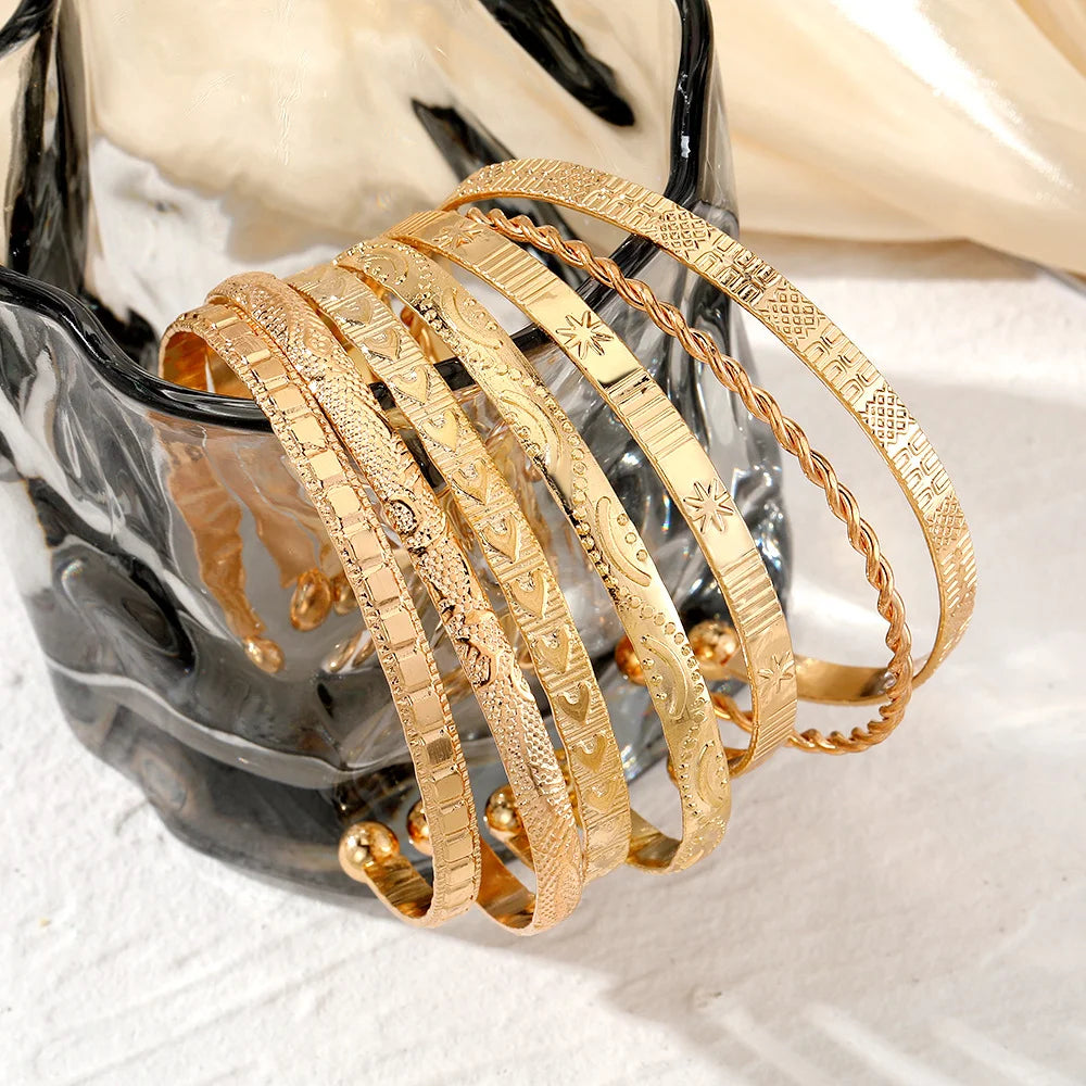 7 Pcs/Set,  Gold Color Bracelets for Women .  Streetwear, Heart Prints Metal Design Open Bangle Fashion Jewelry Gifts