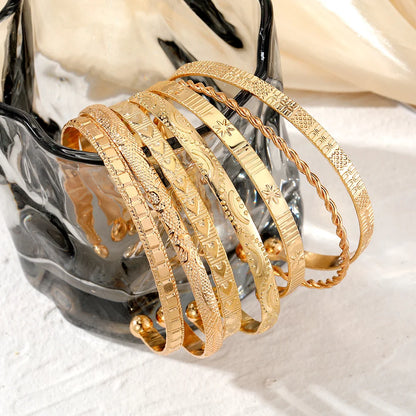 7 Pcs/Set,  Gold Color Bracelets for Women .  Streetwear, Heart Prints Metal Design Open Bangle Fashion Jewelry Gifts