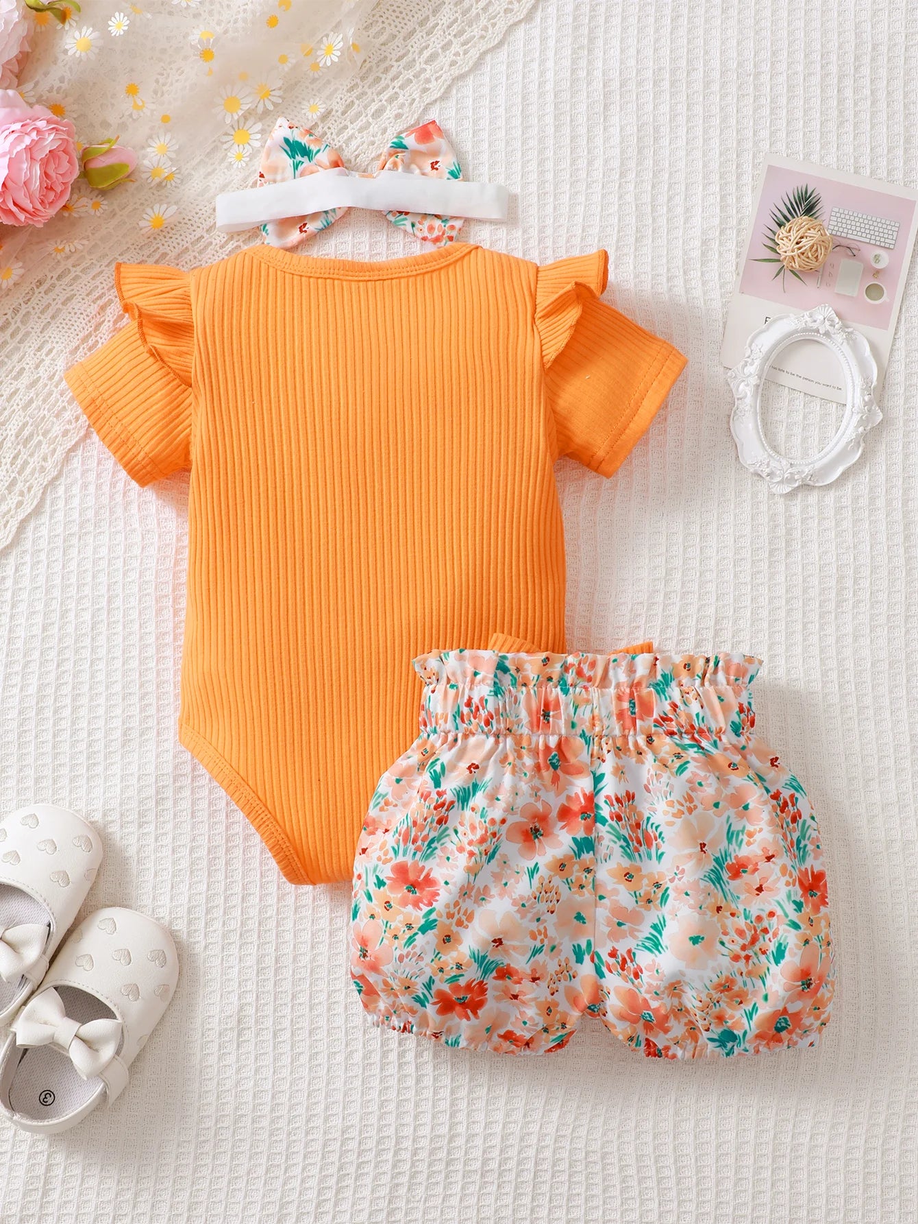 0-2  for Newborn Baby Girl.   Summer Cotton, Short Sleeved including Headband, Top With Letters  Printed, Shorts and  Bow, Three Piece Set