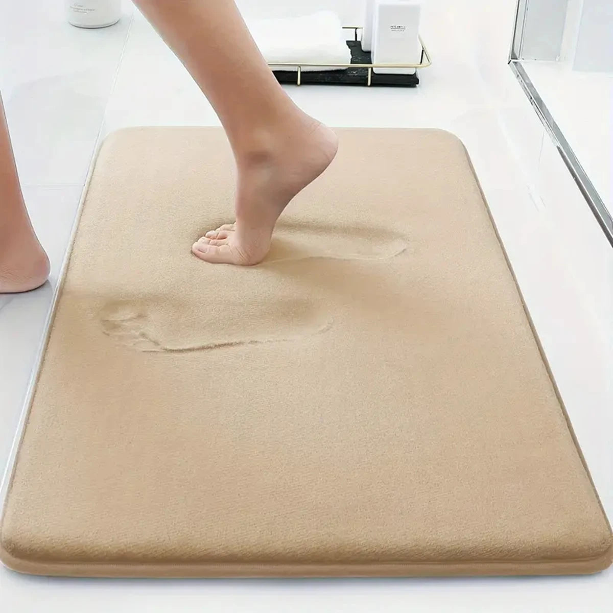 Solid color bathroom absorbent  mat,  thick sponge shower room non-slip mat,  flannel  and dirt-resistant.