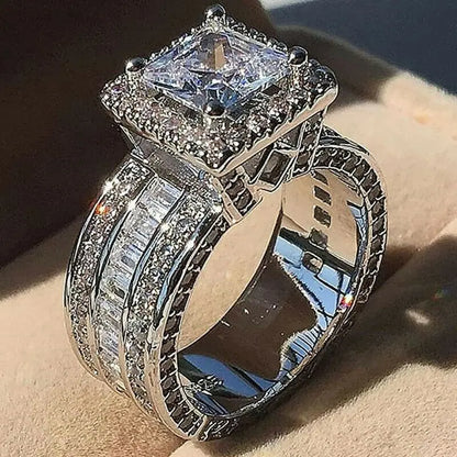 Exquisite Fashion Silver Color Engagement Rings for Women. White Zircon Stones  in Ring.For occasions such as Anniversary Wedding Gifts, MOTHERS DAY