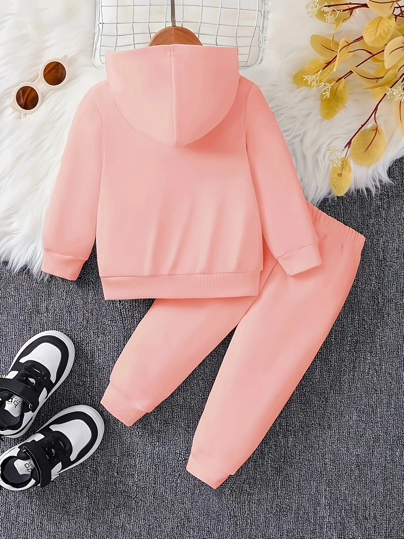 Newborn baby  with Engilsh printing fleece hoodie and sporty casual pants, suitable for outdoor use