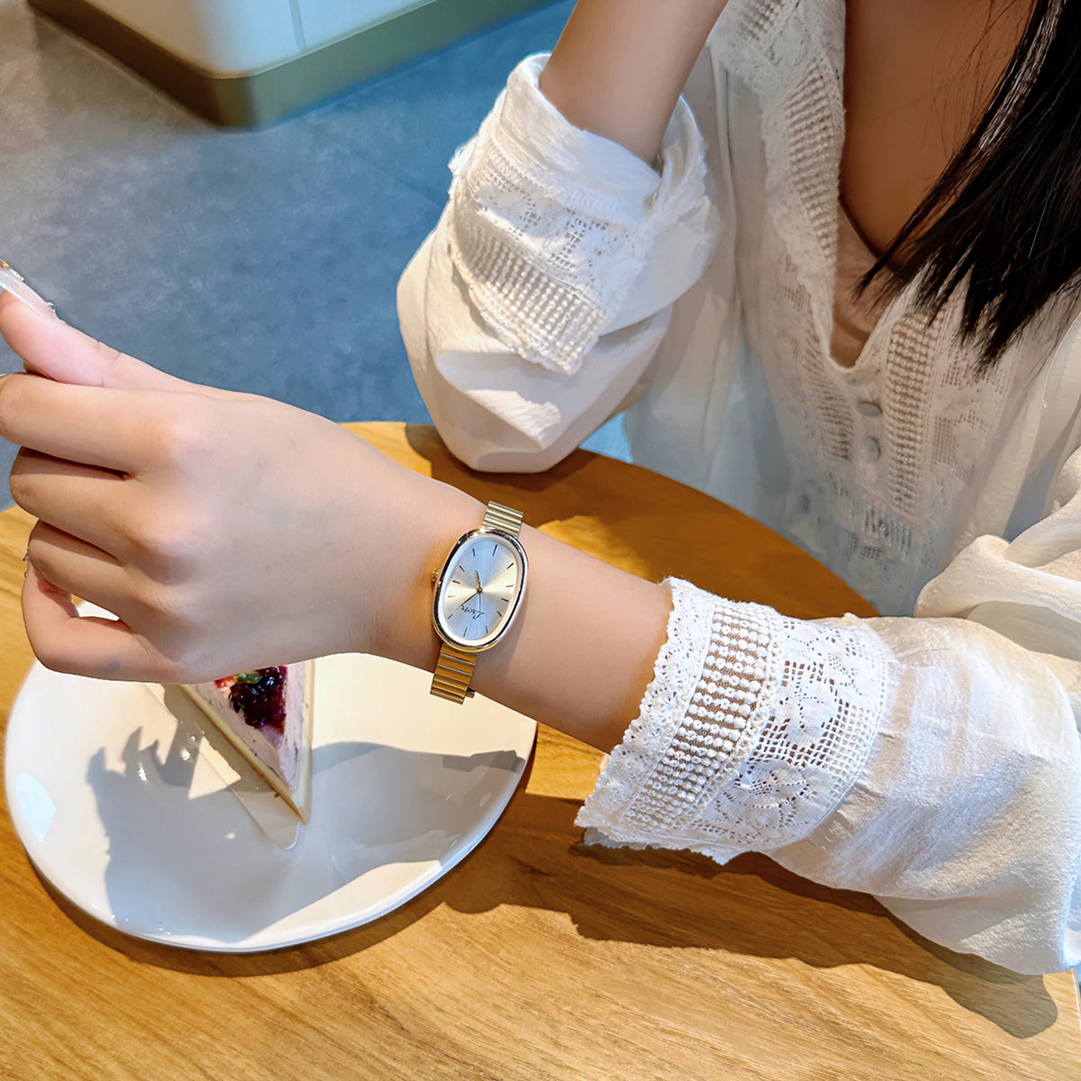 1pc Fashionable Women's Watch With Gold Bracelet, Vintage & Luxury  Style, Elegant & Versatile Quartz Watch  for ladies