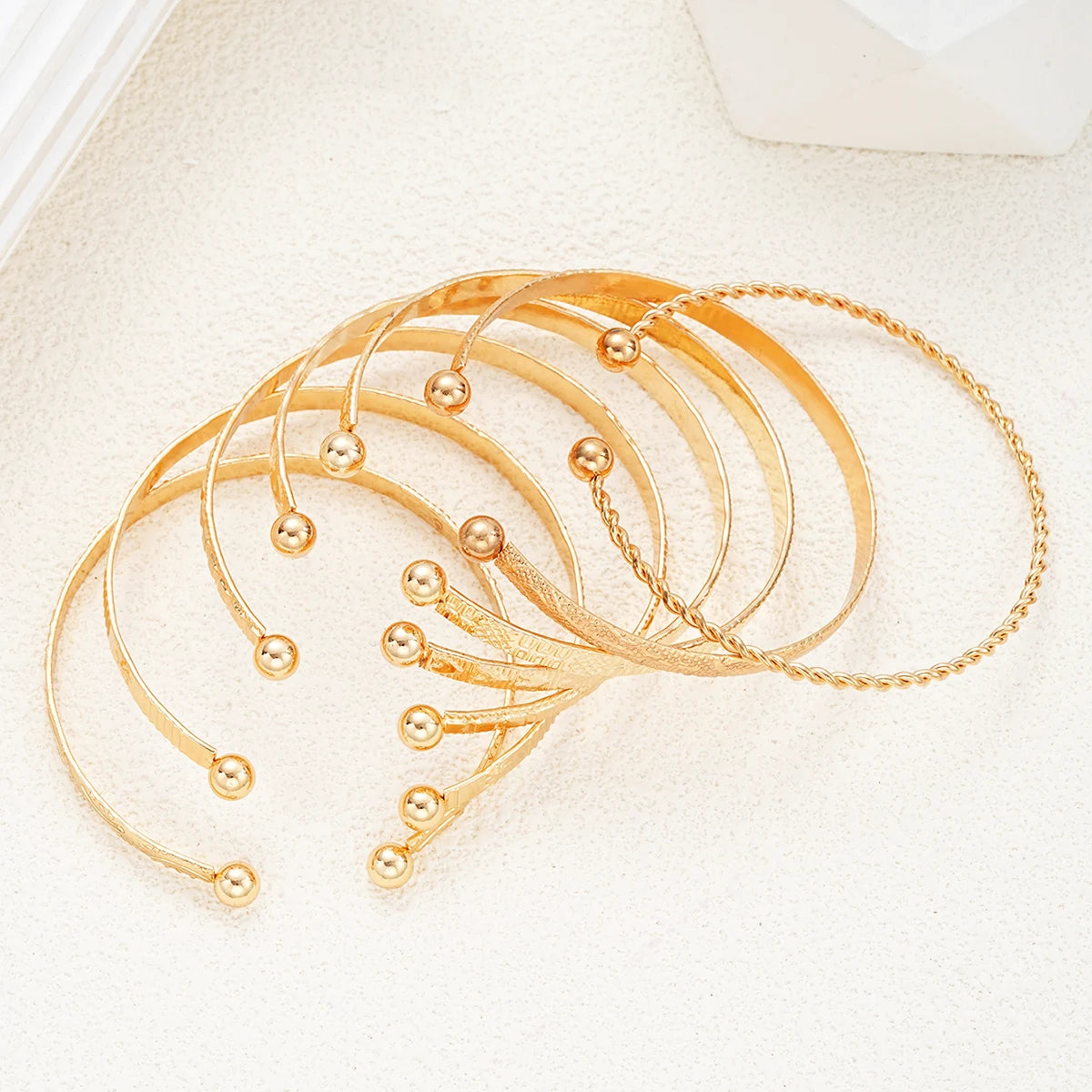 7 Pcs/Set,  Gold Color Bracelets for Women .  Streetwear, Heart Prints Metal Design Open Bangle Fashion Jewelry Gifts