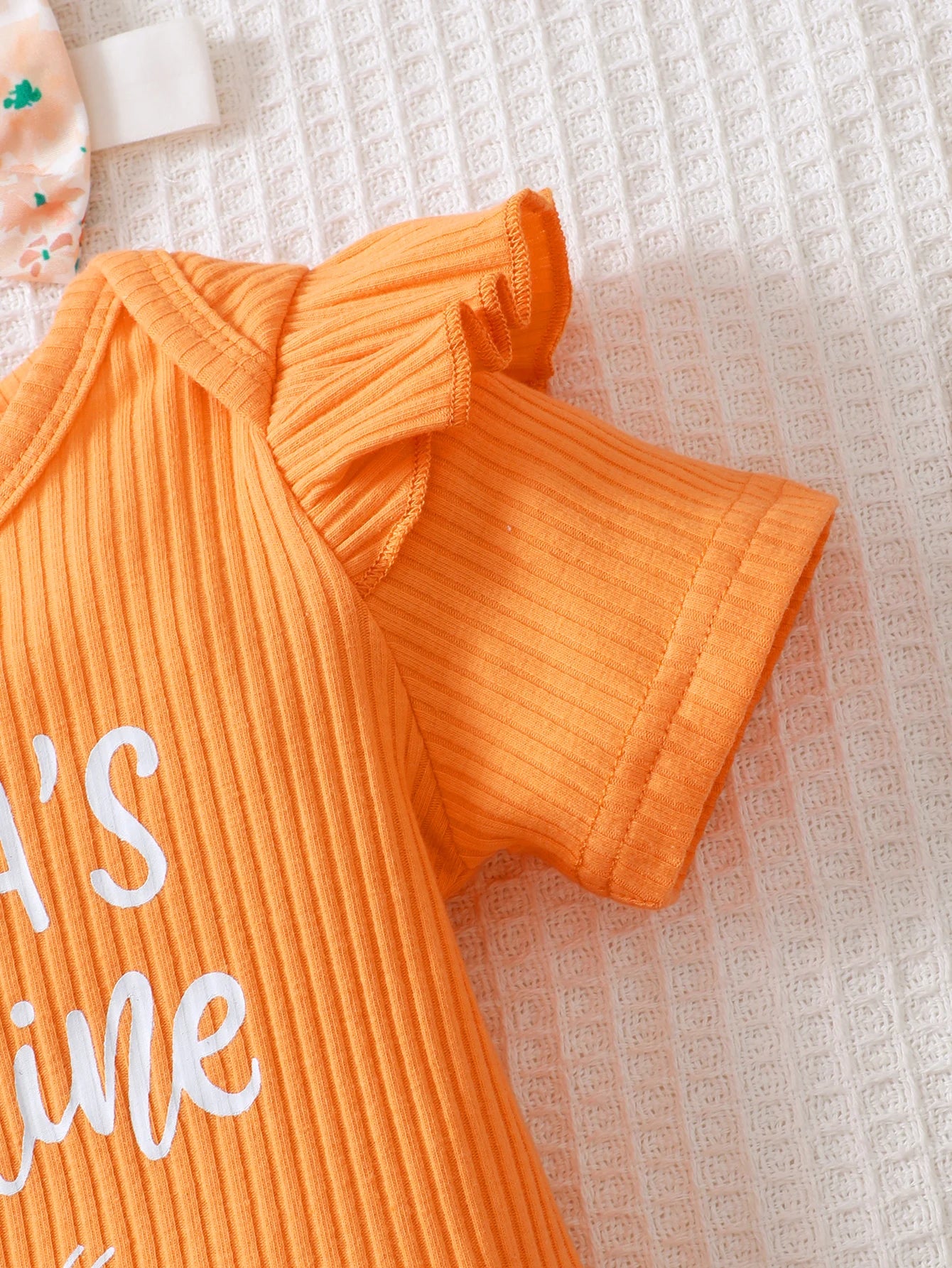 0-2  for Newborn Baby Girl.   Summer Cotton, Short Sleeved including Headband, Top With Letters  Printed, Shorts and  Bow, Three Piece Set