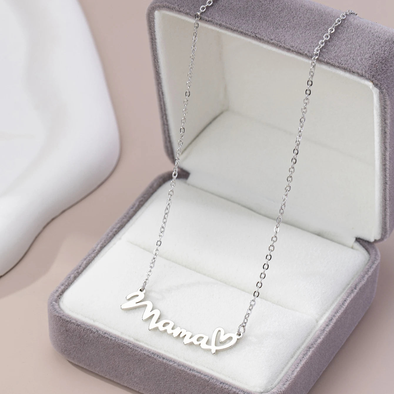 One-Piece Fashionable Heart-Shaped Mama/Mom/Mother Pendant Necklace for Mother's Day Gift or any Special Occasion