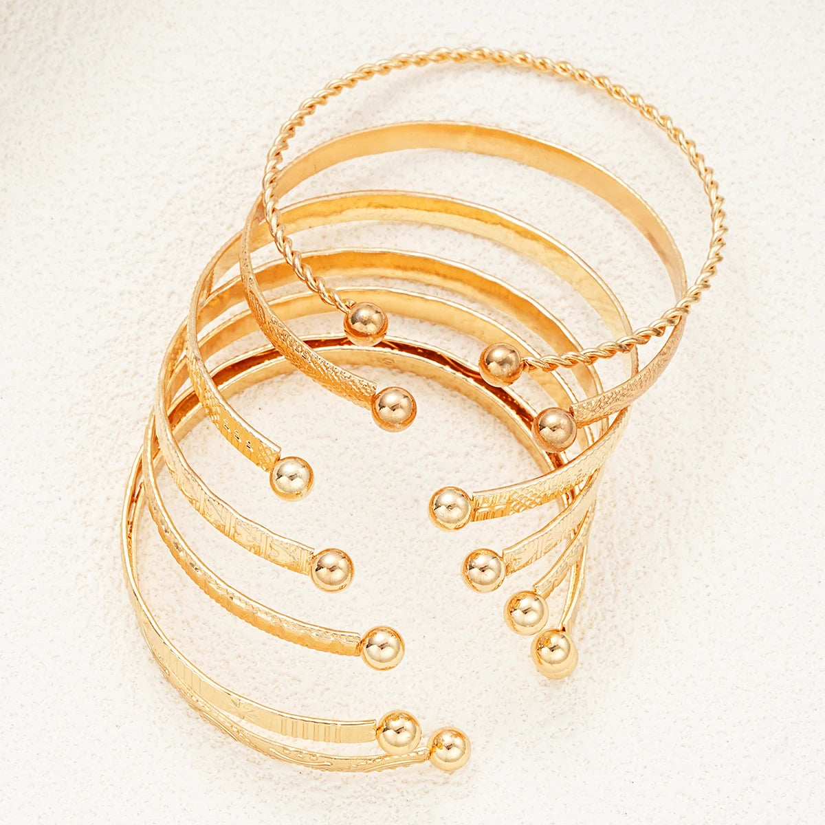 7 Pcs/Set,  Gold Color Bracelets for Women .  Streetwear, Heart Prints Metal Design Open Bangle Fashion Jewelry Gifts